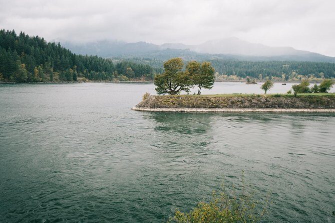 Mt Hood, Waterfalls, and Wine Tour - Multnomah Falls First Stop: 620 Feet of Oregon Drama